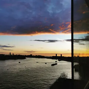  Homestay In Flat With Stunning Thames River View United Kingdom